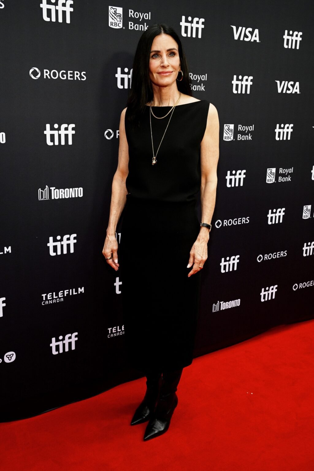TIFF 2026红毯造型盘点：Courteney Cox、Naomi Watts等群星闪耀多伦多 | 搜罗杂志 | SOLO MAGAZINE