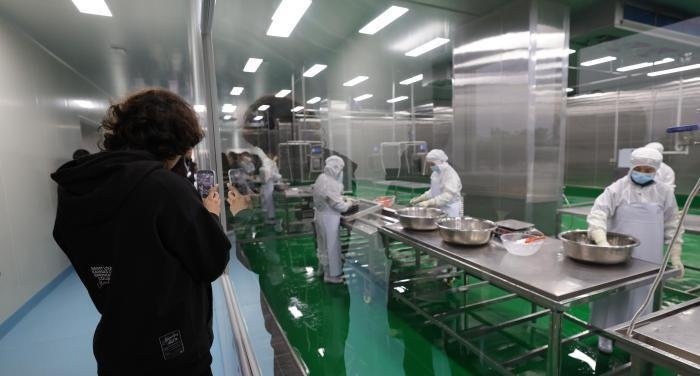 鱼子酱生产加工车间